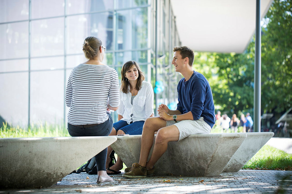 Studierende am KIT-Campus Süd