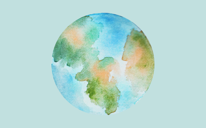 Aquarellmalerei einer stilisierten Erde mit blauen und grünen Flächen auf hellblauem Hintergrund.