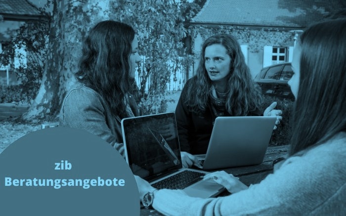 Studiere unterhalten sich am Campus Süd